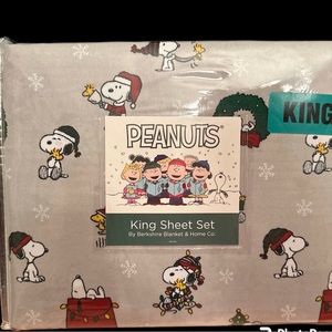 PEANUTS Snoopy Woodstock Christmas KING SHEETS SET Santa Hat Wreath Lights Tree